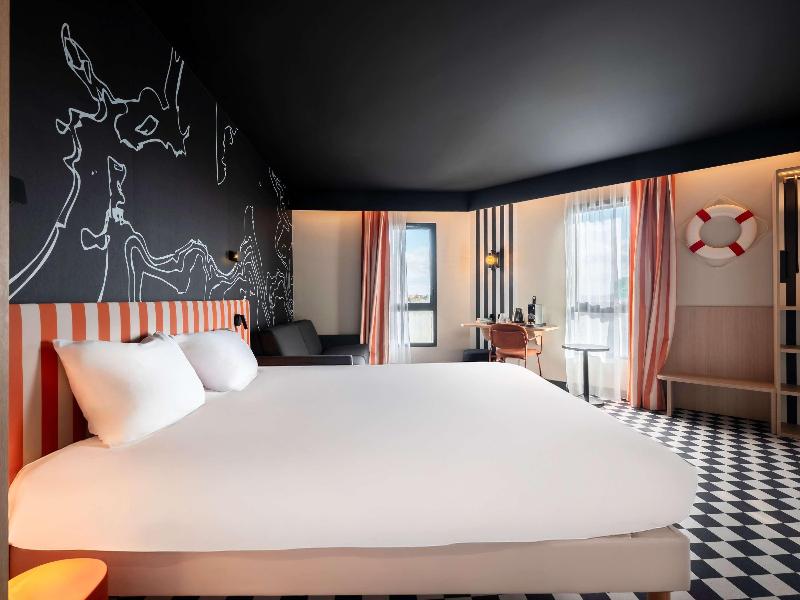 Ibis Styles La Rochelle Centre les Minimes image