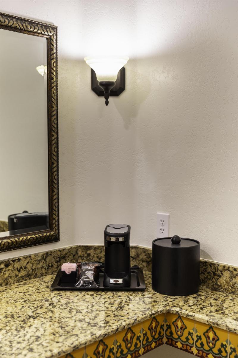 Ayres Hotel Redlands image
