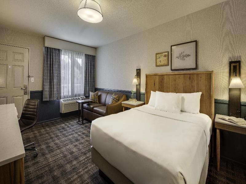 Ayres Lodge Alpine image
