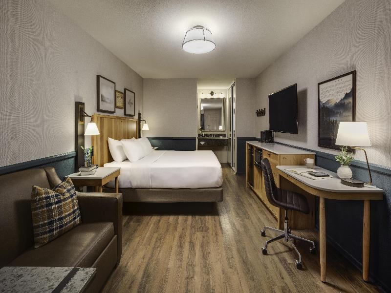 Ayres Lodge Alpine image