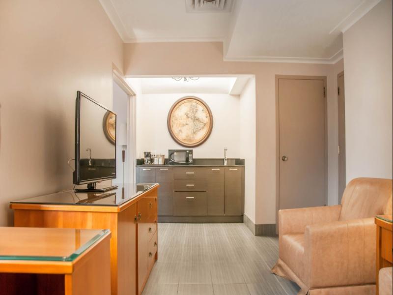 Lelux Hotel & Empire Suites image
