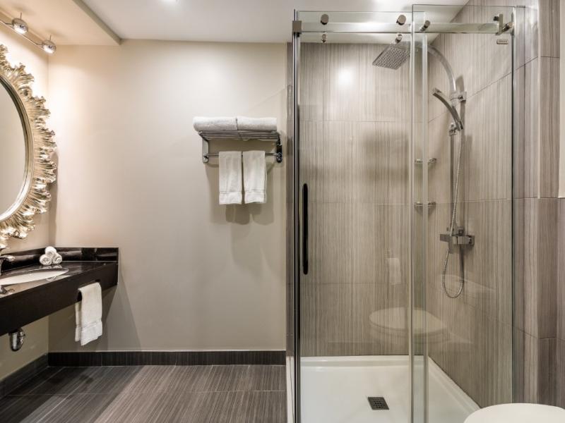Lelux Hotel & Empire Suites image
