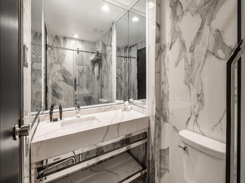 Lelux Hotel & Empire Suites image