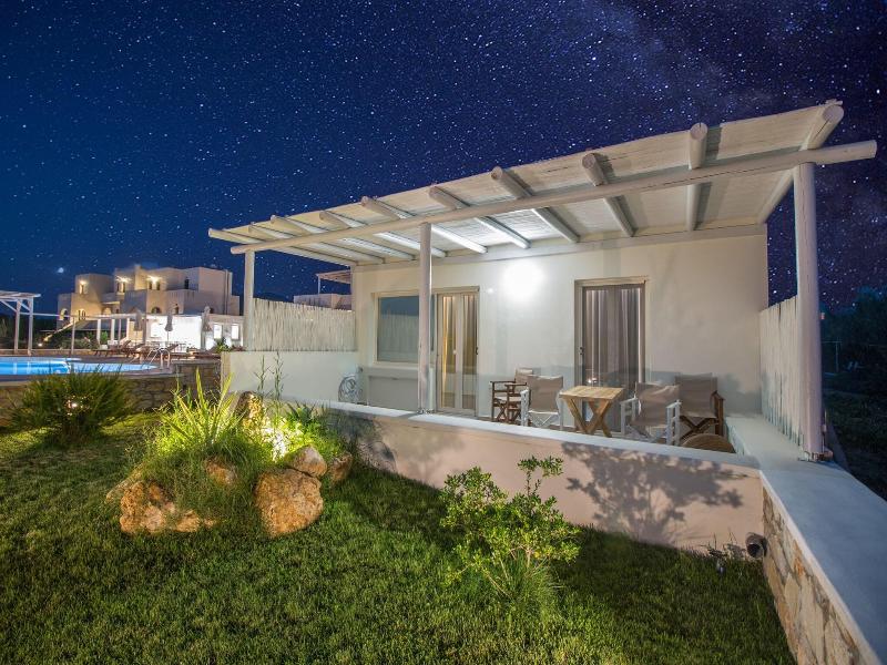 Iphimedeia Apartments & Suites