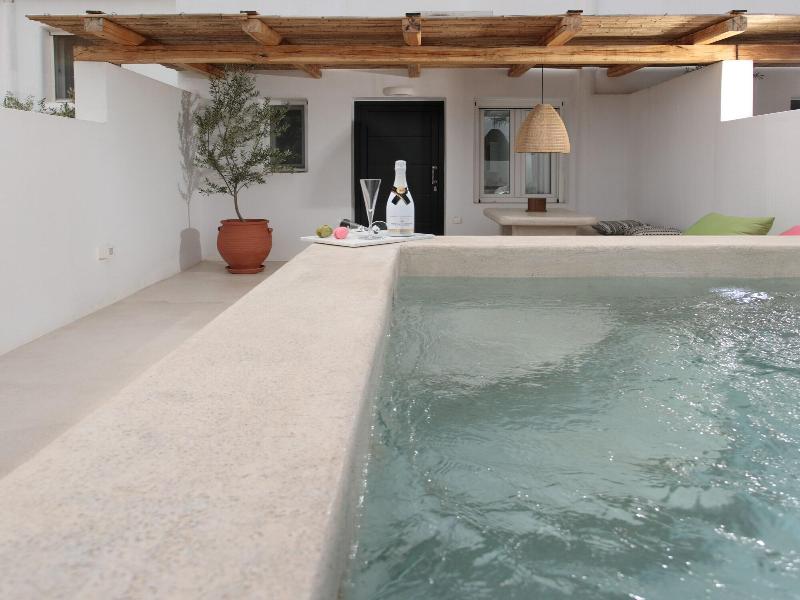 Iphimedeia Apartments & Suites