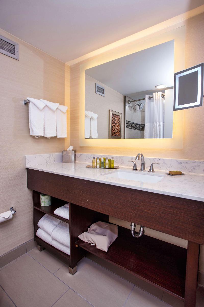 DoubleTree by Hilton Neenah — photo 91