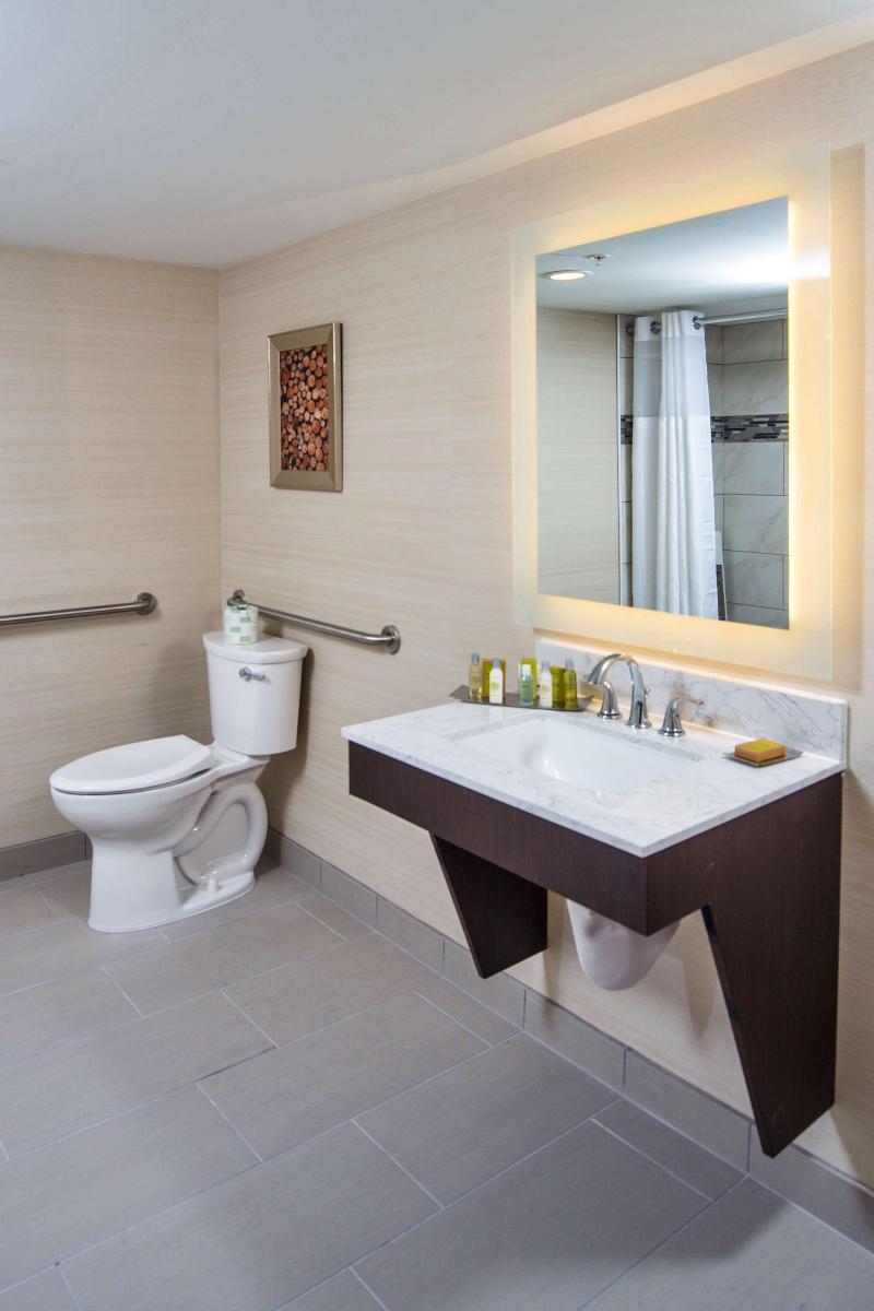 DoubleTree by Hilton Neenah — photo 32