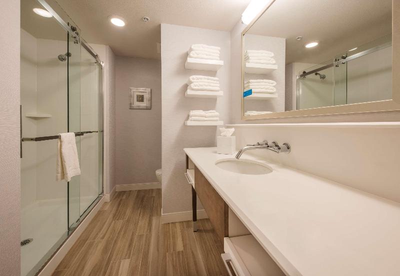 Hampton Inn & Suites Seattle/Redmond image