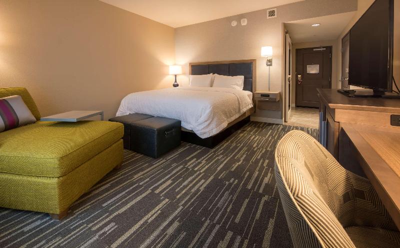 Hampton Inn & Suites Seattle/Redmond image