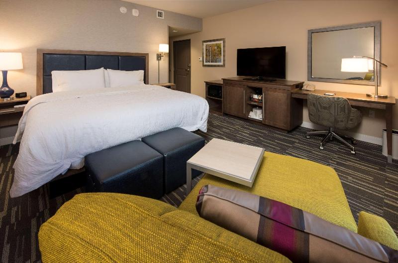 Hampton Inn & Suites Seattle/Redmond image