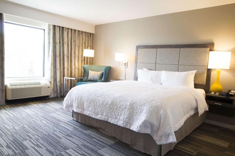 Hampton Inn Decatur Southeast image
