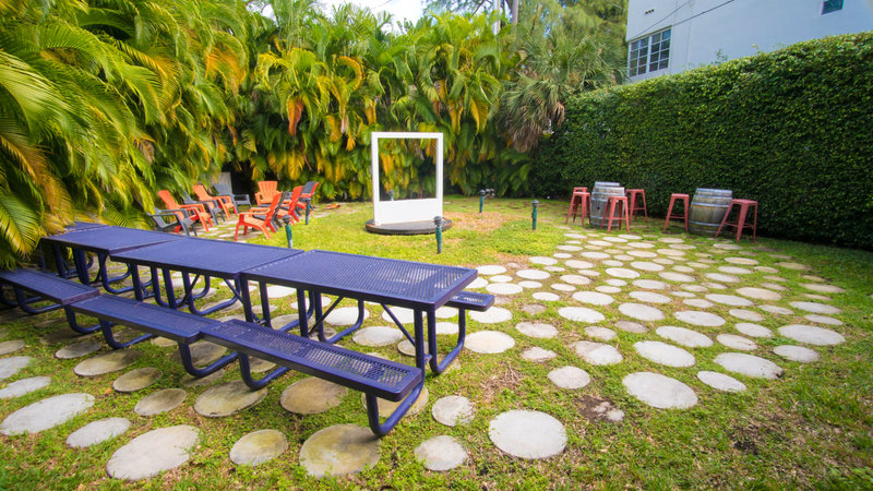 在meiguo.com看到的Lincoln Road Suites by YouRent Vacations的介绍图片