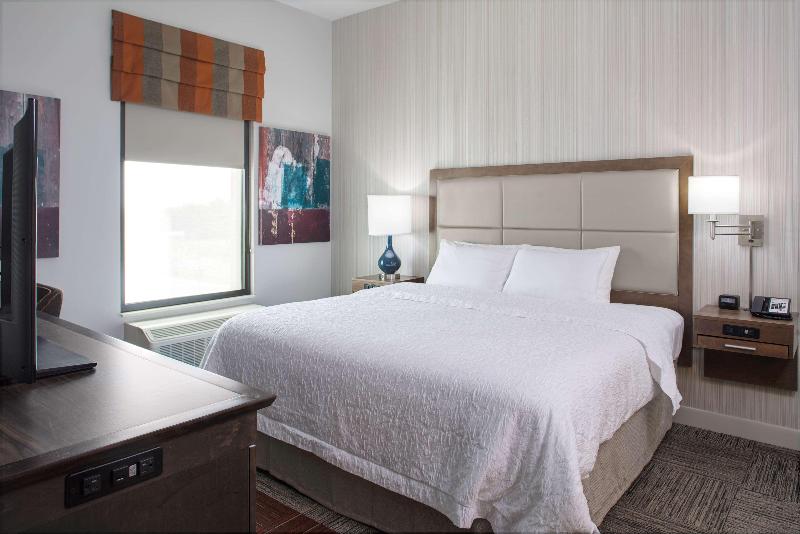 Hampton Inn & Suites Pittsburg Kansas Crossing image