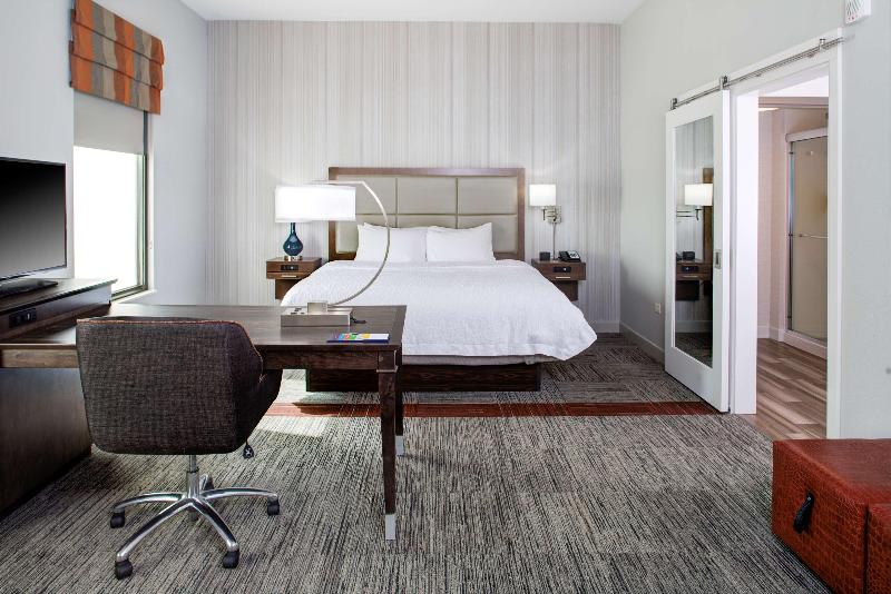 Hampton Inn & Suites Pittsburg Kansas Crossing image