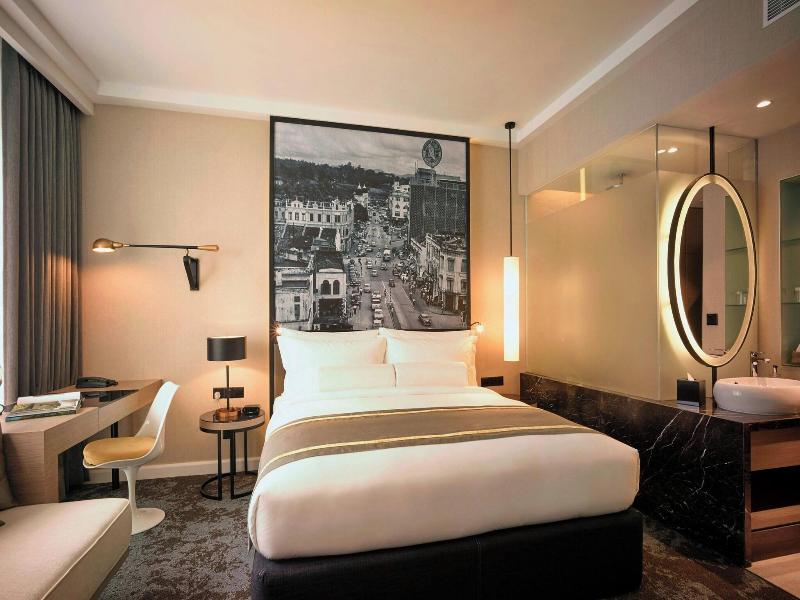 Hotel Stripes Kuala Lumpur, Autograph Collection image