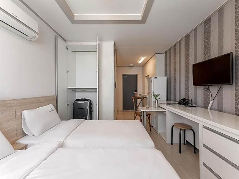 Global Inn Busan Nampodong Hotel image