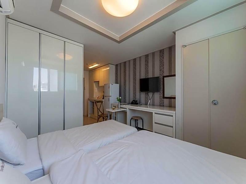 Global Inn Busan Nampodong Hotel image