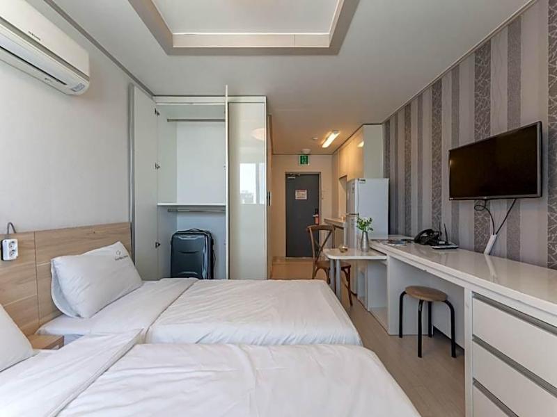 Global Inn Busan Nampodong Hotel image