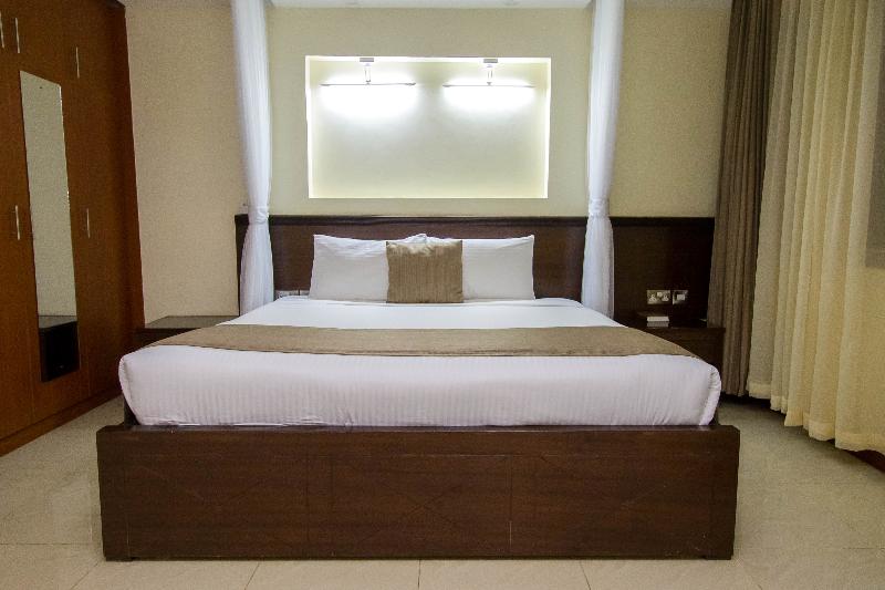 Pinecone Hotel image