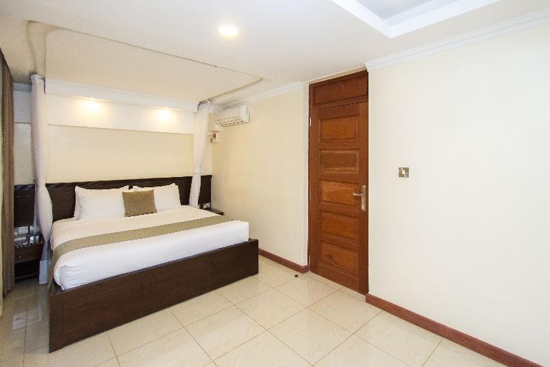 Pinecone Hotel image