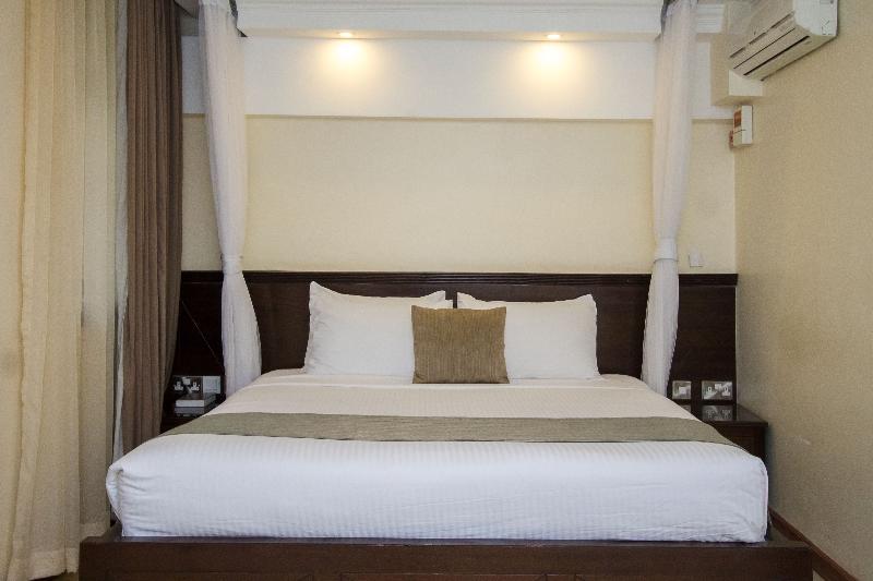 Pinecone Hotel image