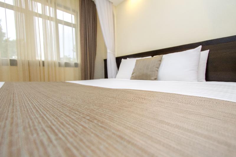 Pinecone Hotel image