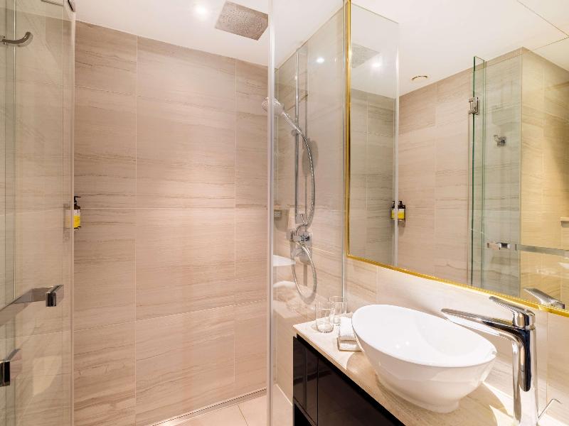 Leonardo Hotel Aldgate - formerly Hotel Saint image