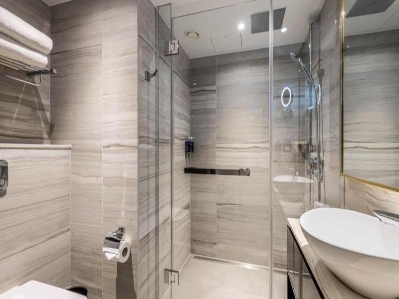 Leonardo Hotel Aldgate - formerly Hotel Saint image