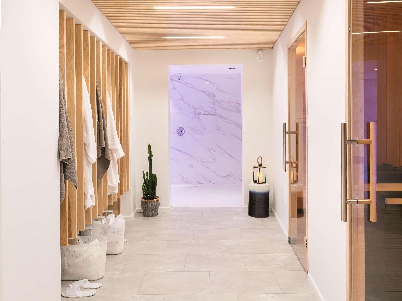 7Hotel & Spa image
