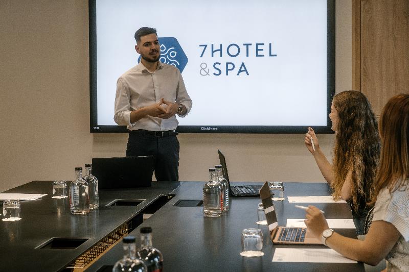 7Hotel & Spa image