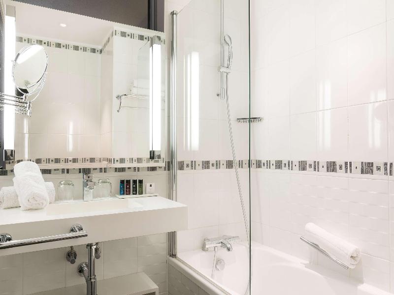 7Hotel & Spa image