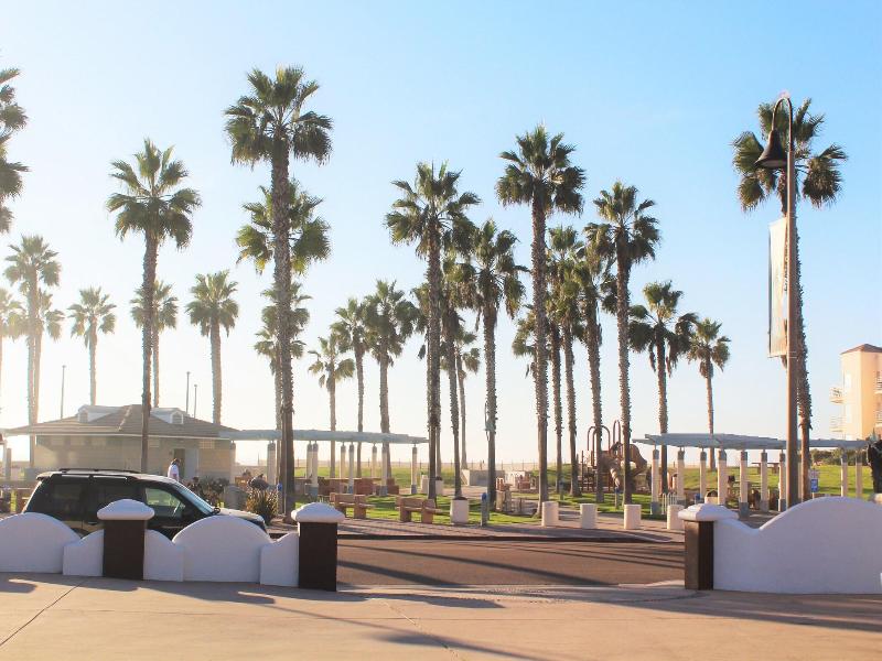 Sand Castle Inn And Suites image