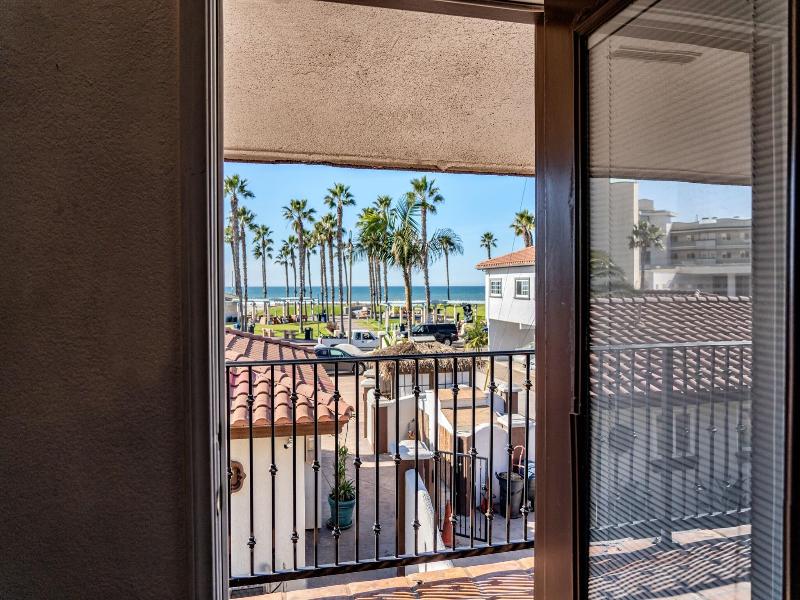 Sand Castle Inn And Suites image
