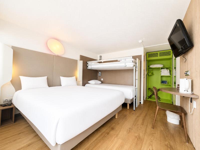 QUADRUPLE WITH DOUBLE BED