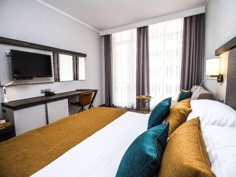 Best Western Plus Premium Inn image