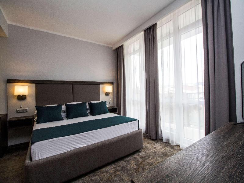 Best Western Plus Premium Inn image