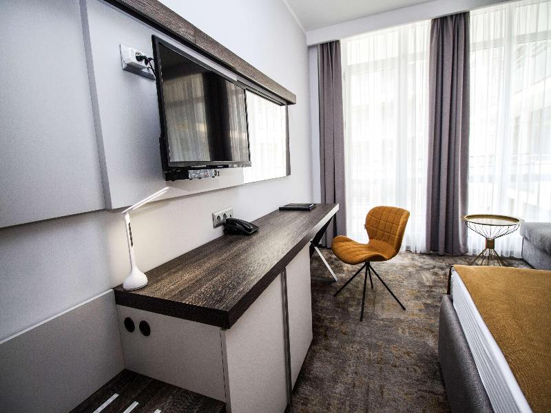 Best Western Plus Premium Inn image