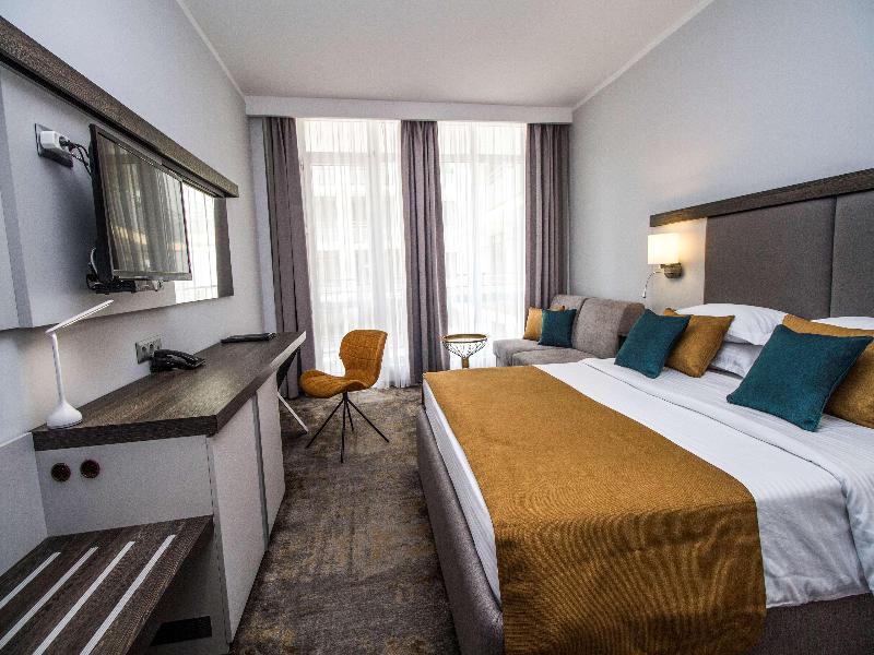 Best Western Plus Premium Inn image