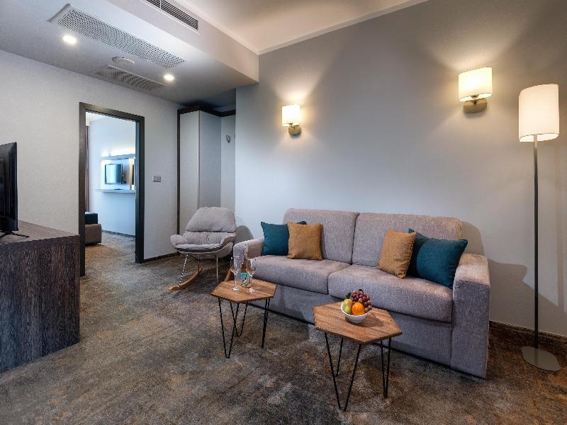 Best Western Plus Premium Inn image