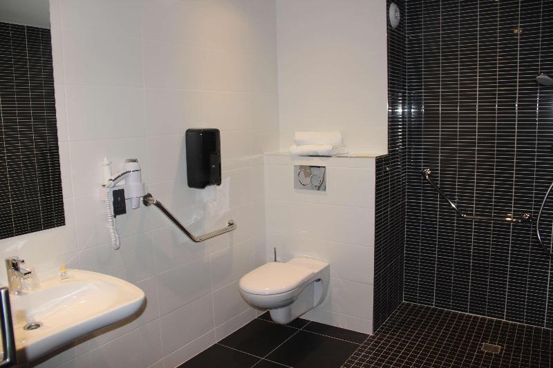Kyriad Saint Quentin En Yvelines Montigny image