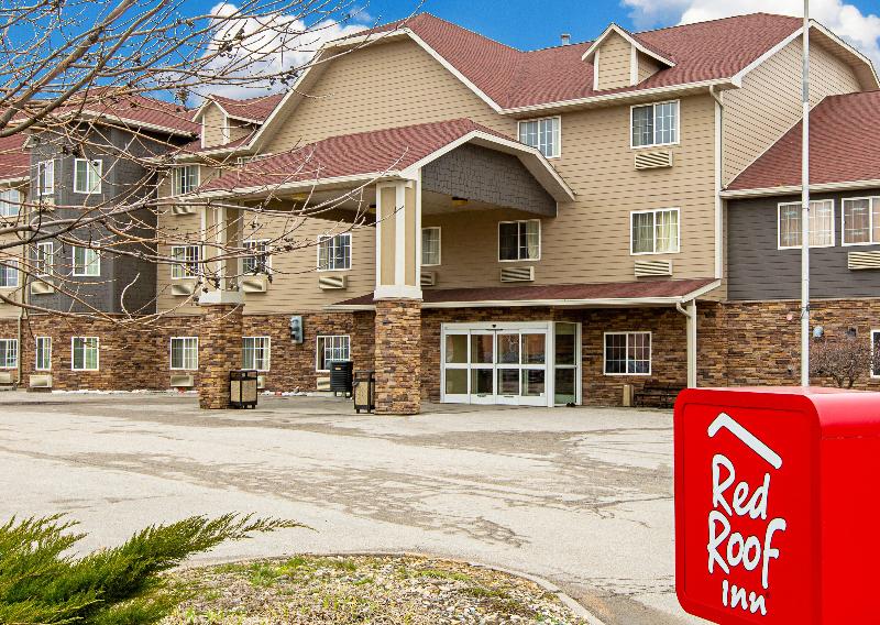 Red Roof Inn & Suites Omaha - Council Bluff