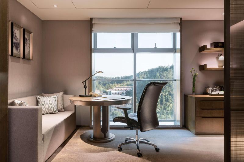 DoubleTree by Hilton Shiyan image