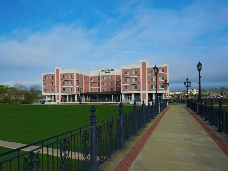 Courtyard by Marriott Rome Riverwalk image