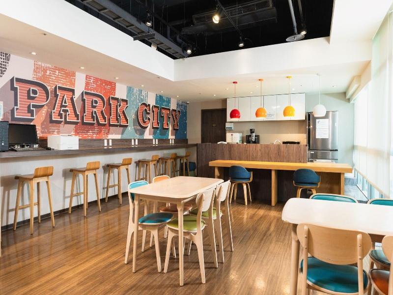Park City Inn & Hostel Yonghe image
