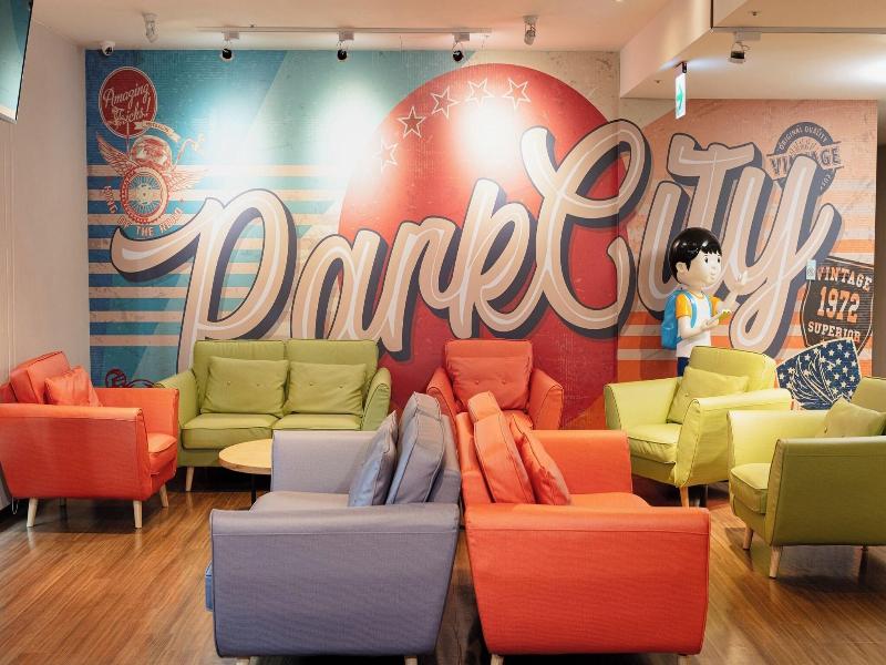Park City Inn & Hostel Yonghe image
