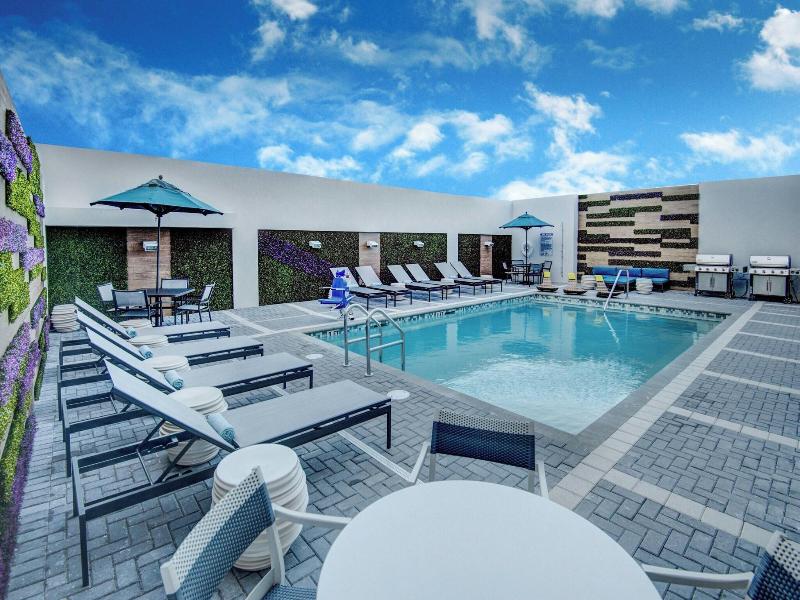 TownePlace Suites Miami Airport image
