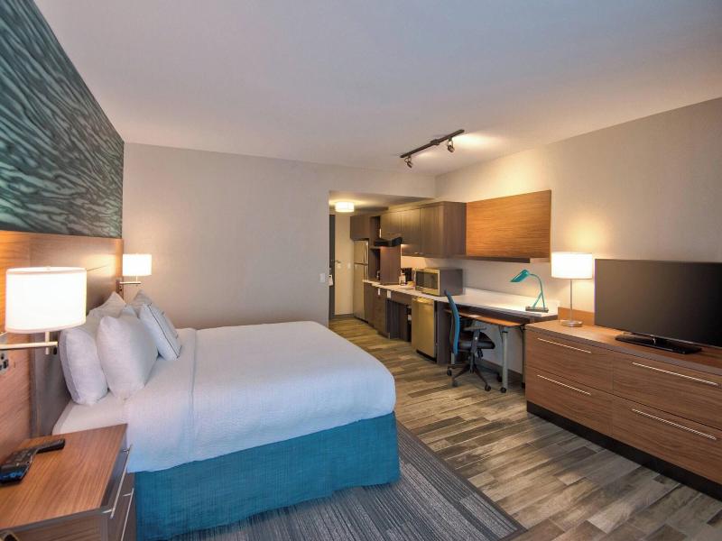TownePlace Suites Miami Airport image