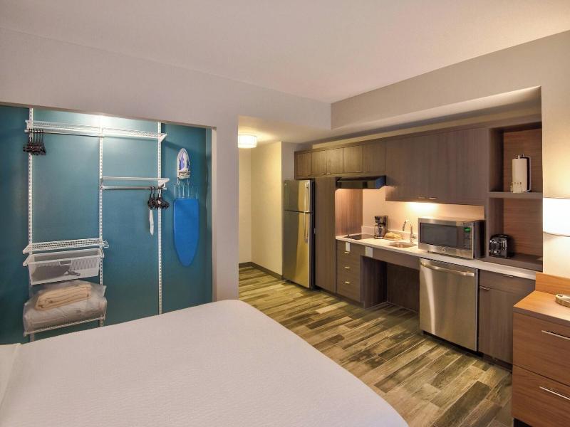 TownePlace Suites Miami Airport image
