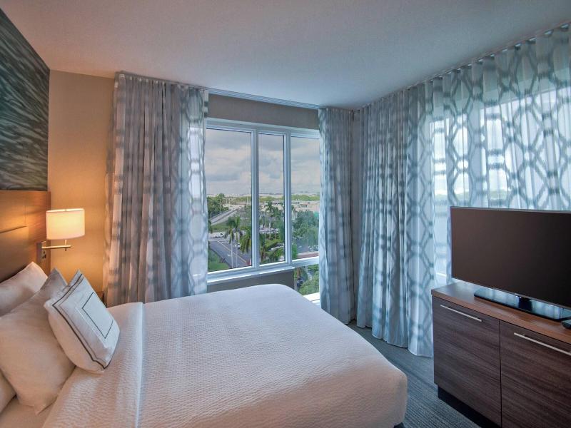 TownePlace Suites Miami Airport image
