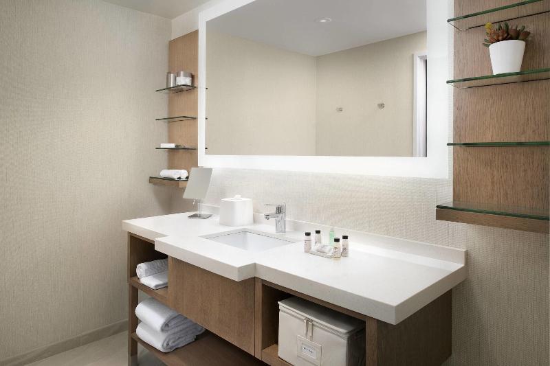 Delta Hotels Seattle Everett image